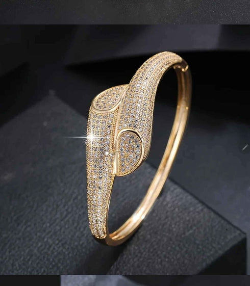 Classic Elegant Design 18K Gold Plated Cubic Zirconia Bracelet for Women